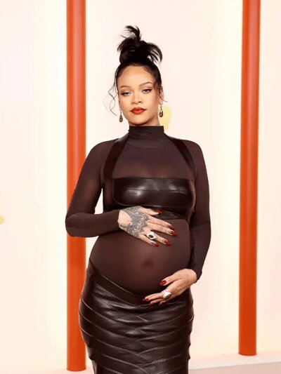 rihanna unghie lunghe rosse